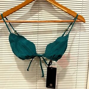 BRAND NEW ✨ VIX Lou Parallel Tri Top